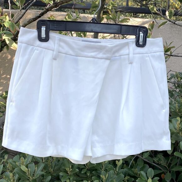 ALBERTO BIANI COUTURE White Shorts. Made in Italy. Size 10 (42). EUC! - Picture 1 of 5